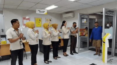 Gaji karyawan adira finance
