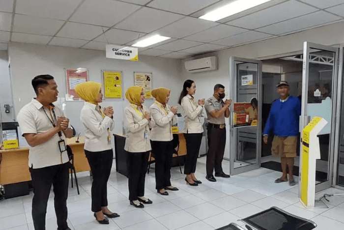 Gaji karyawan adira finance