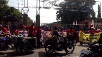 Gaji karyawan pt kertas leces persero semua jabatan terbaru